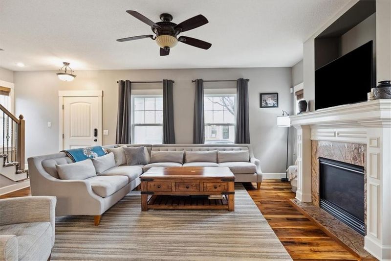 933 SW Ovation Dr, Lee's Summit, MO 64081