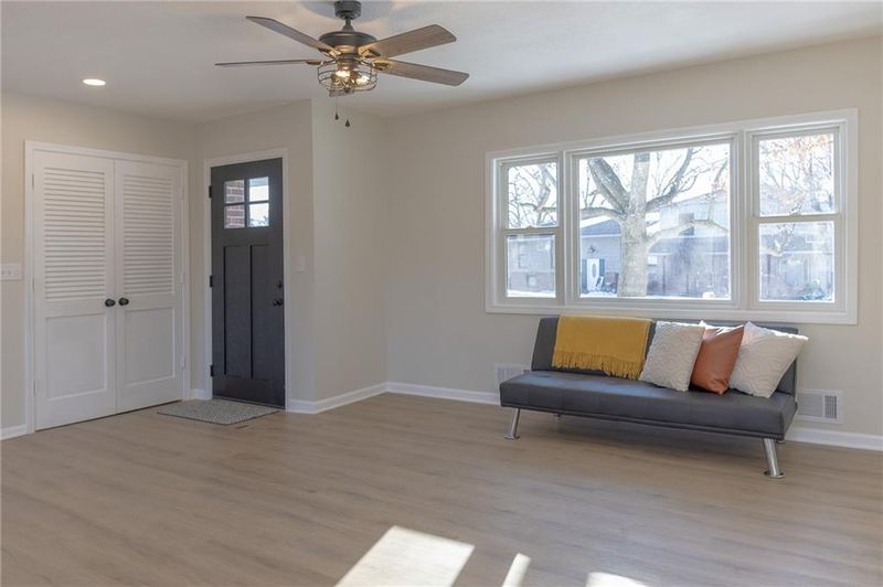 909 Bell Dr, Excelsior Springs, MO 64024