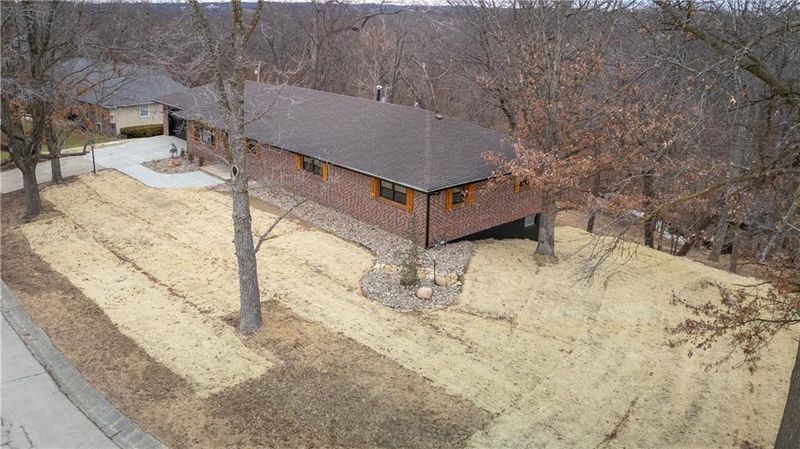 909 Bell Dr, Excelsior Springs, MO 64024