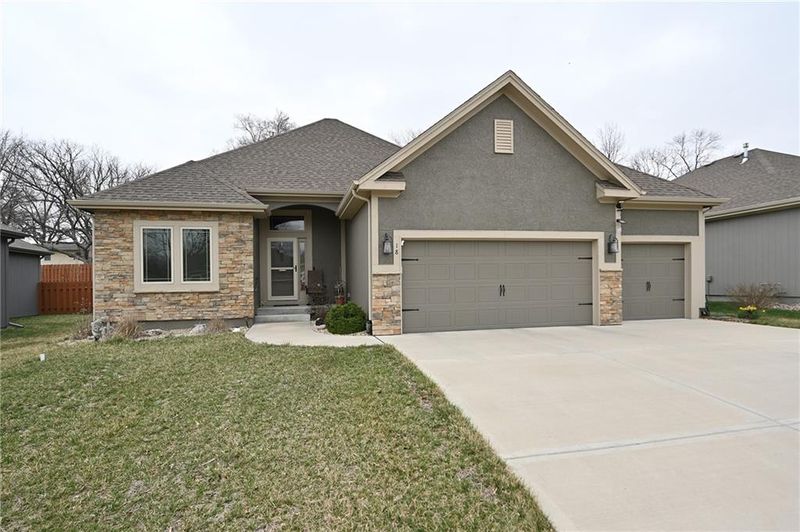 18 102nd St, Kansas City, MO 64155