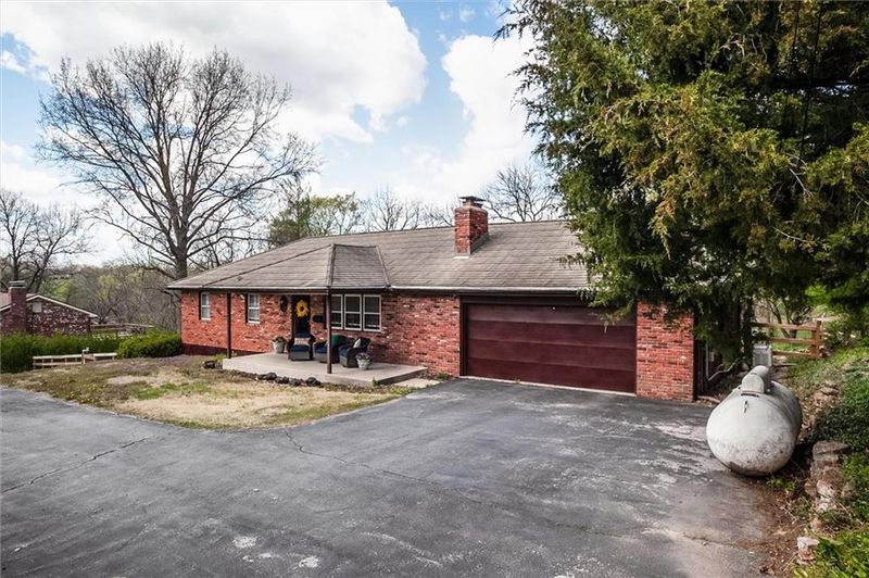 19608 E Yocum Rd, Independence, MO 64058
