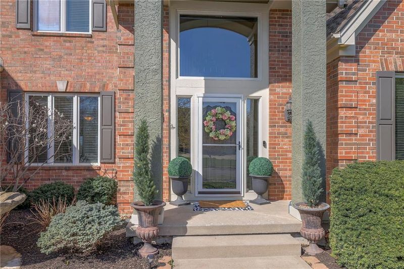 9320 Falcon Ridge Dr, Lenexa, KS 66220