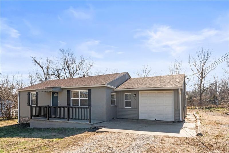 8001 E 102nd St, Kansas City, MO 64134