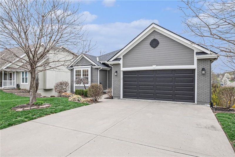 103 Hampton Dr, Smithville, MO 64089