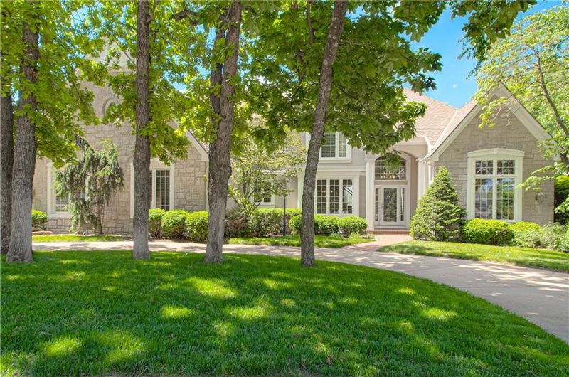 26575 W 106th Ter, Olathe, KS 66061
