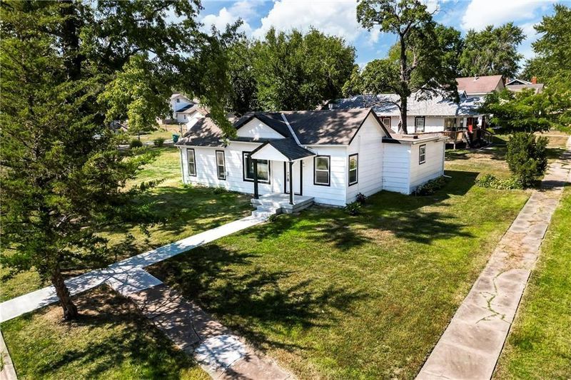 400 3rd St, Osawatomie, KS 66064