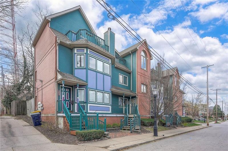 207 E 30th St, Kansas City, MO 64108