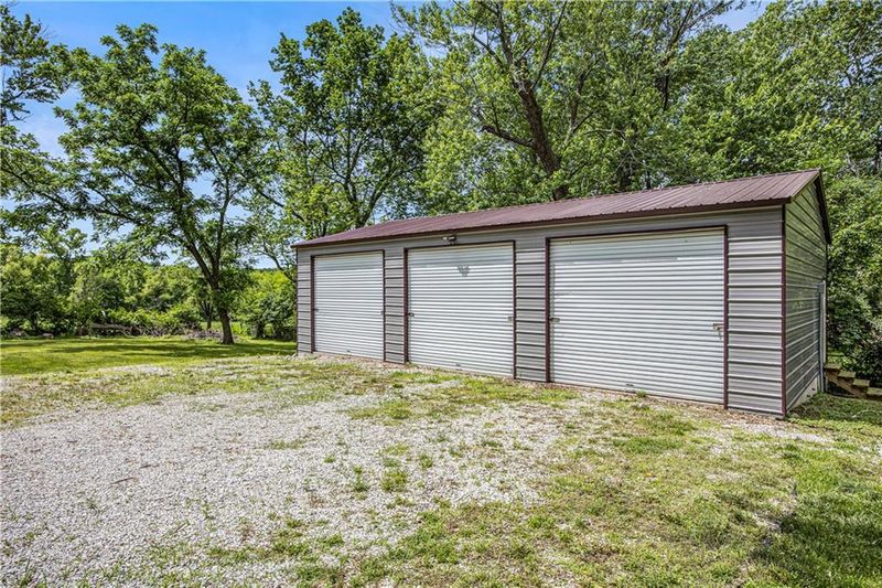 2105 E 129th St, Kansas City, MO 64146
