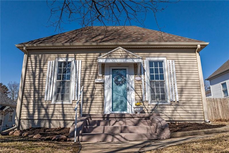 2833 Angelique St, St Joseph, MO 64503