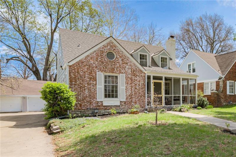 7515 Walnut St, Kansas City, MO 64114