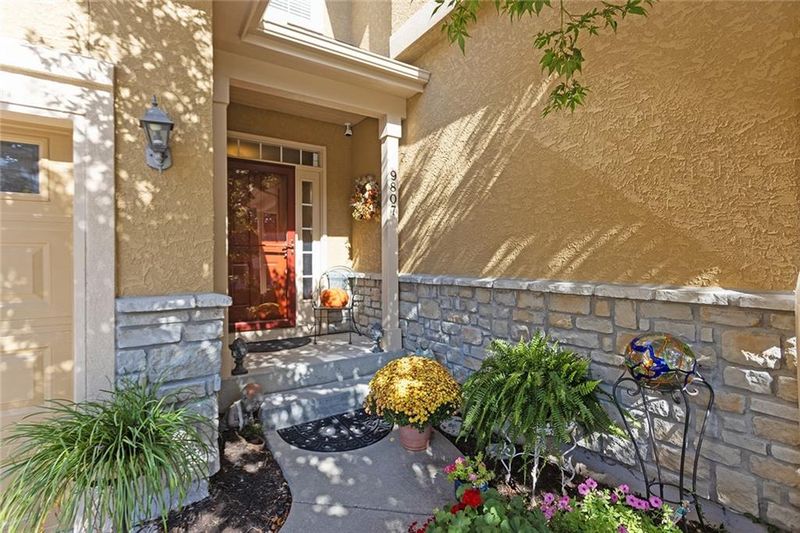 9807 Nieman Pl, Overland Park, KS 66214