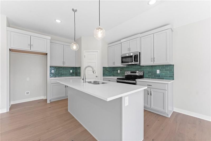 1002 Branchwood Ln, Raymore, MO 64083