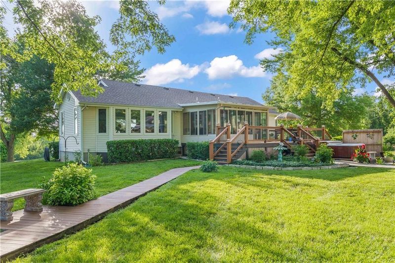 22707 S Gardner Rd, Spring Hill, KS 66083