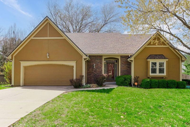 11504 Summit St, Kansas City, MO 64114