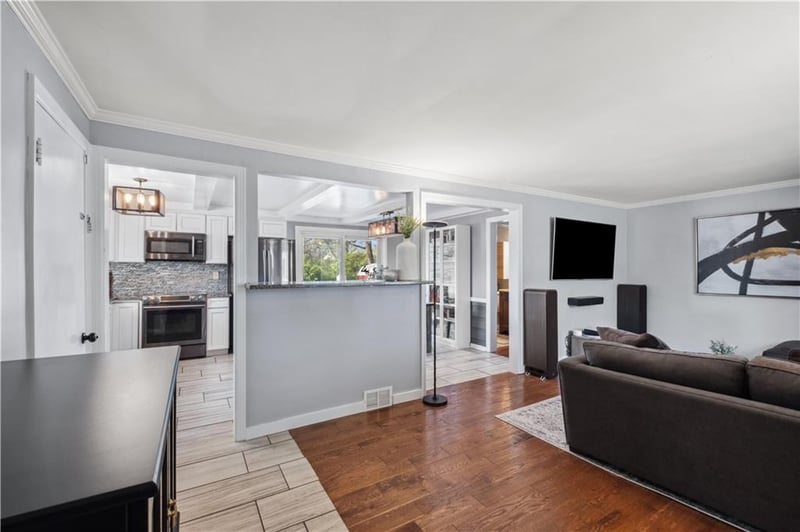 101 W 97th Ter, Kansas City, MO 64114