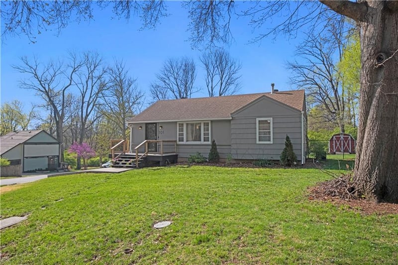 101 W 97th Ter, Kansas City, MO 64114