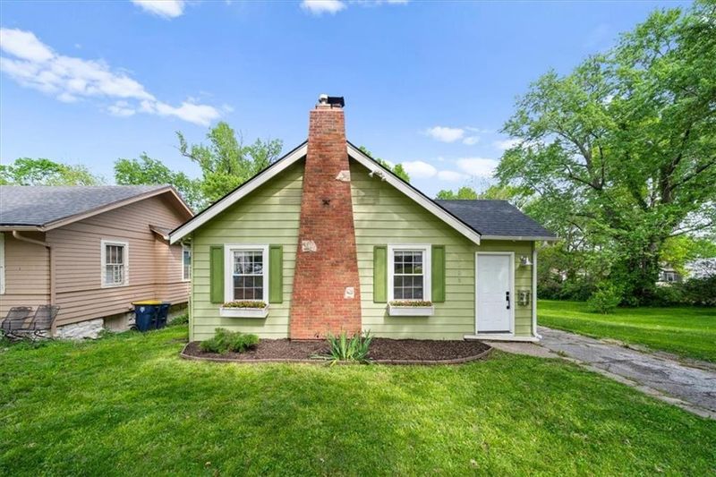 6125 Tracy Ave, Kansas City, MO 64110