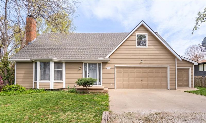 910 Monroe St, Baldwin City, KS 66006