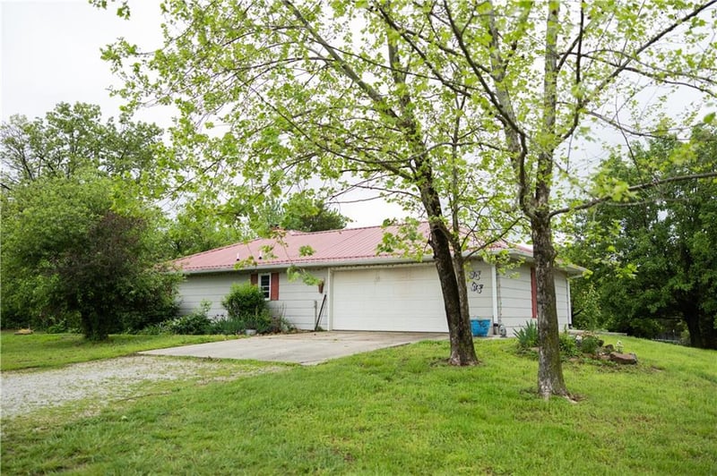 1156 NE 50th Rd, Lamar, MO 64759