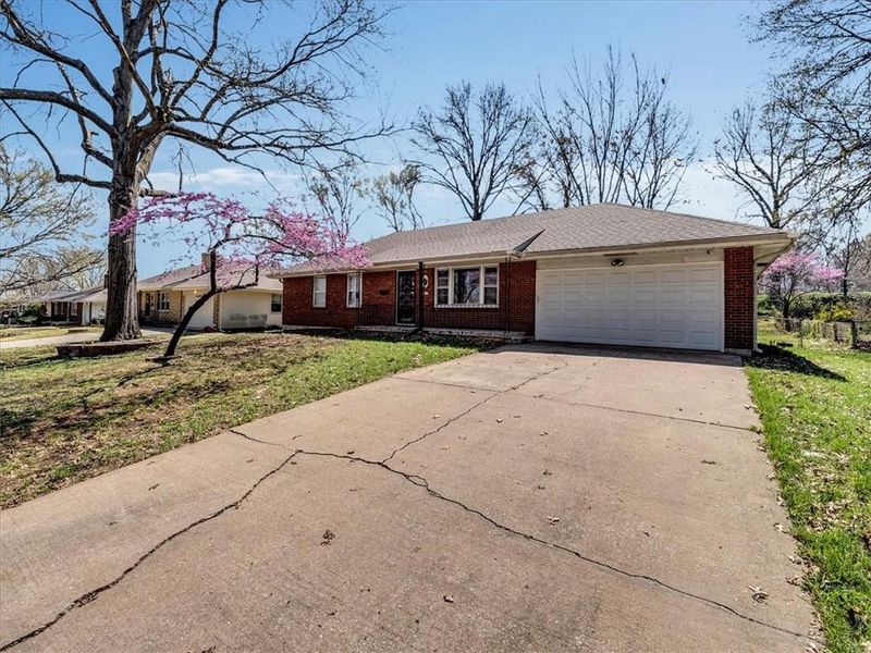 12901 E 41st St, Independence, MO 64055