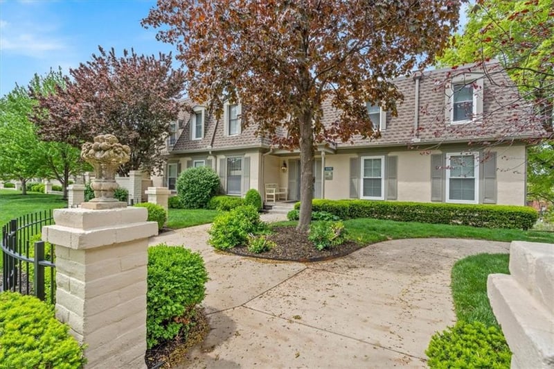 10746 Glenwood St #A, Overland Park, KS 66211