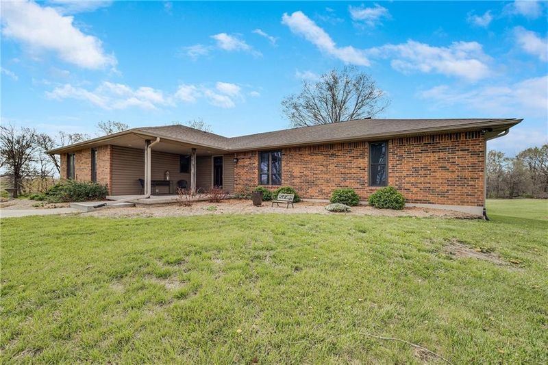 38109 E Jim Owens Rd, Oak Grove, MO 64075