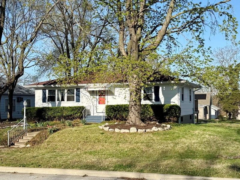 900 S Cedar St, Nevada, MO 64772