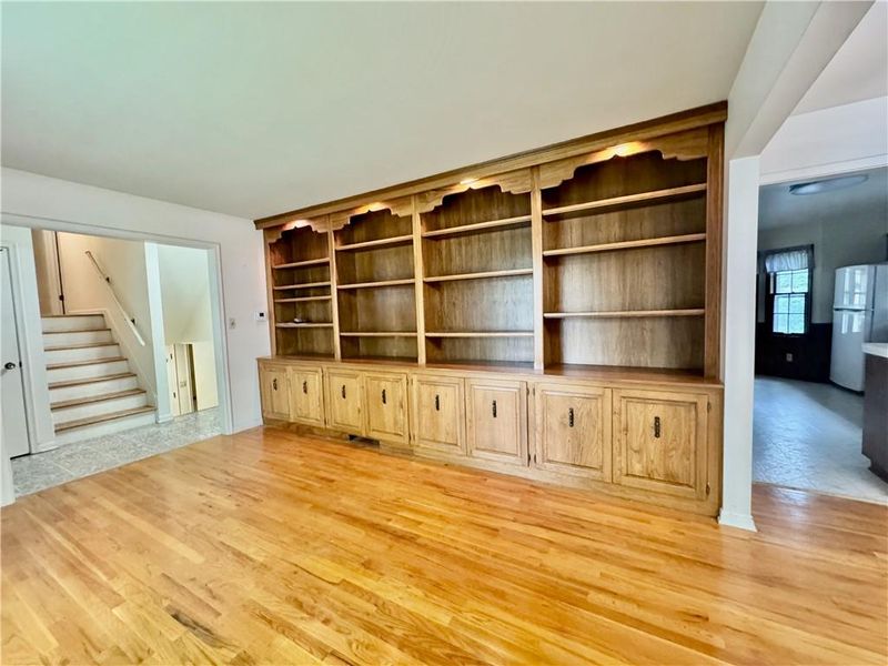9524 Beverly Dr, Overland Park, KS 66207