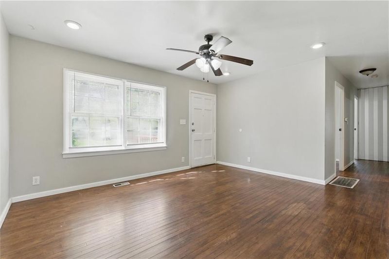 8604 E 93rd Pl, Kansas City, MO 64138