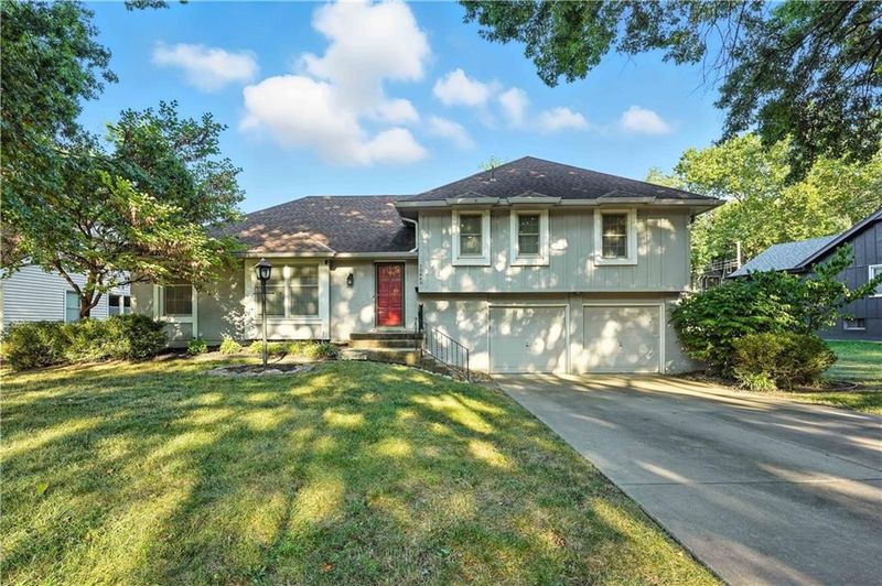 10449 Walnut Dr, Kansas City, MO 64114