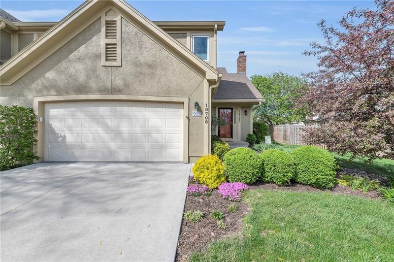 10706 W 115th Pl, Overland Park, KS 66210