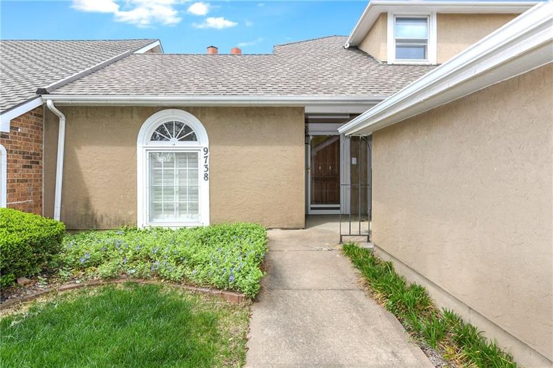 9738 Nieman Pl, Overland Park, KS 66214