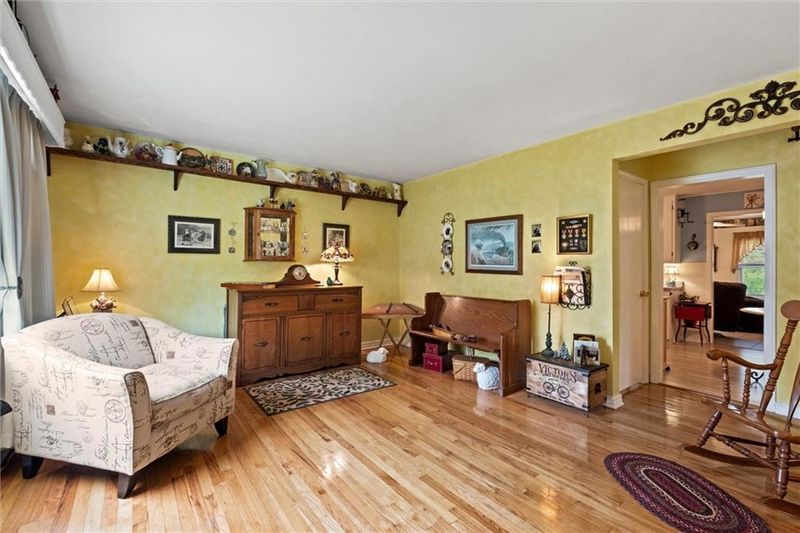 907 E 100th Ter, Kansas City, MO 64131