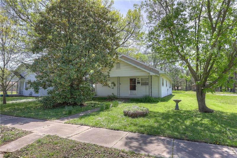 908 E 11th St, Pittsburg, KS 66762