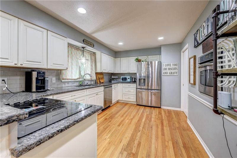 8618 Travis St, Overland Park, KS 66212