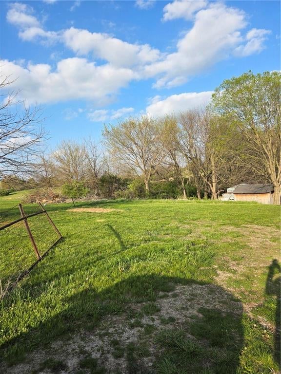 10901 NE Reinking Rd, Kansas City, MO 64156