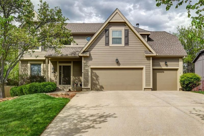 15412 Maple St, Overland Park, KS 66223