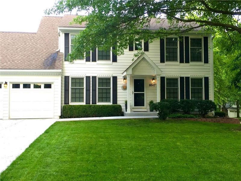 8047 Lakeview Ave, Lenexa, KS 66219