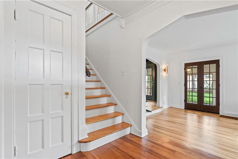 6851 Edgevale Rd, Kansas City, MO 64113