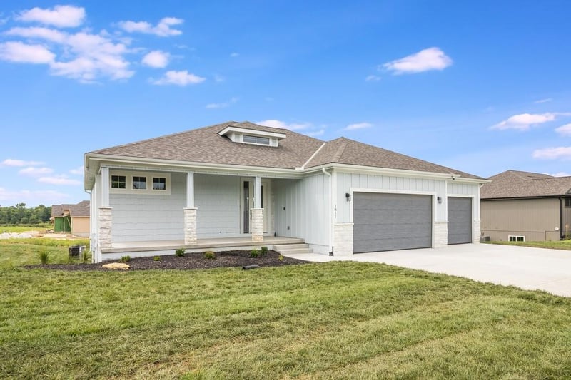 1811 Halls Creek Ave, Raymore, MO 64083