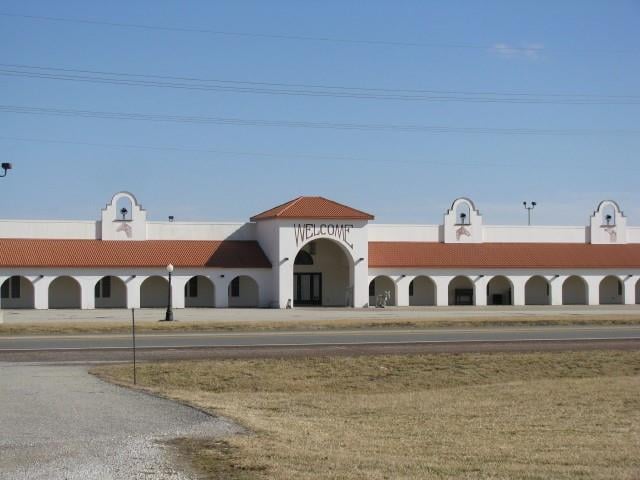 2723 Kingman Rd, Ottawa, KS 66067