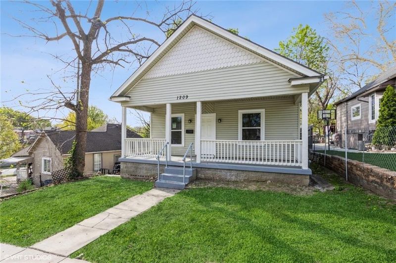1209 Lowell Ave, Kansas City, KS 66102