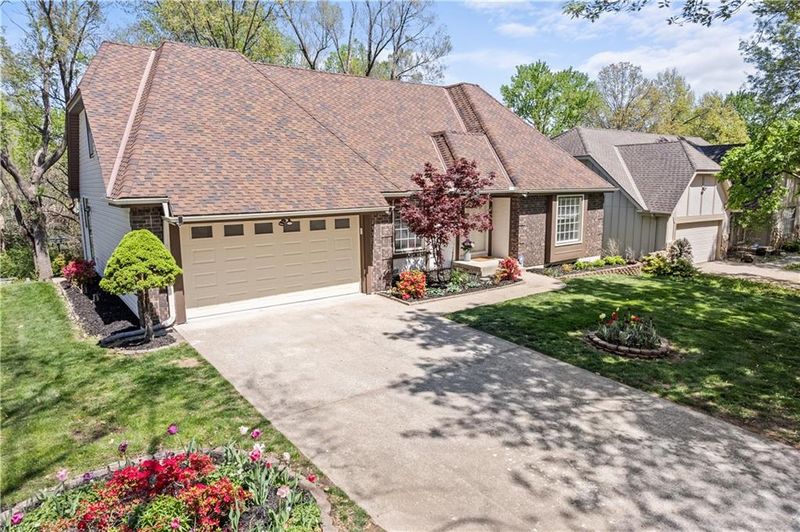11819 Harrison Dr, Kansas City, MO 64131