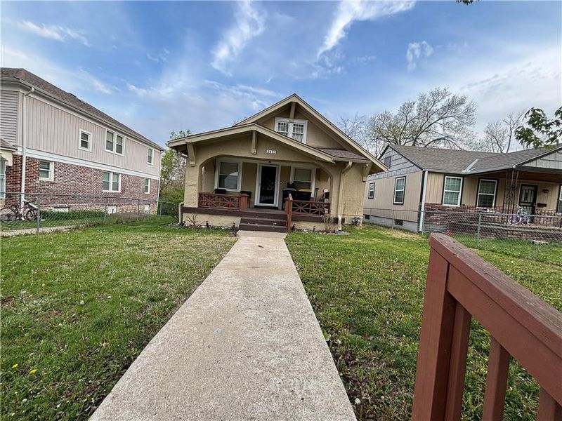 2435 E 69th Ter, Kansas City, MO 64132