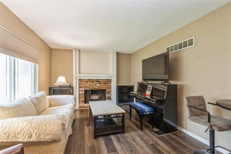 407 E 89th St, Kansas City, MO 64131