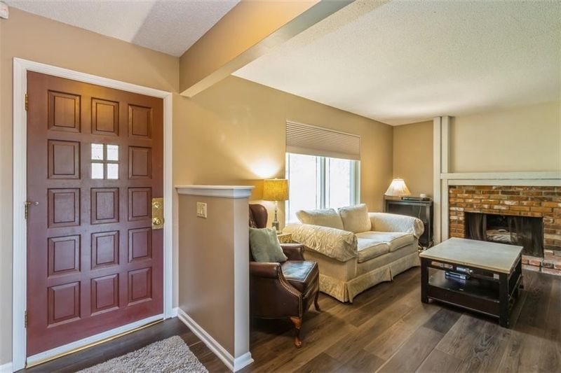 407 E 89th St, Kansas City, MO 64131
