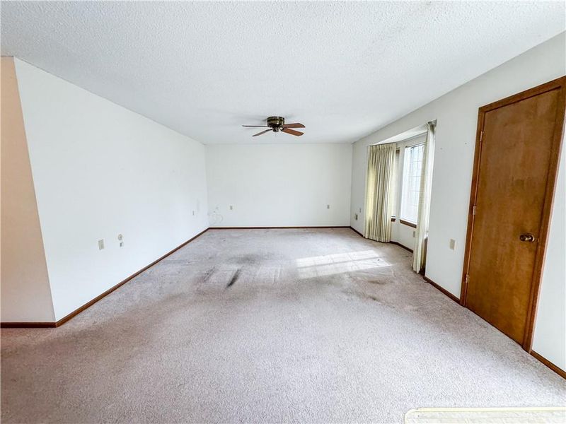 501 Spring Dr, Raymore, MO 64083