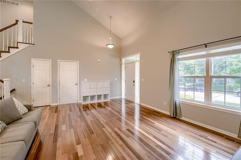 18716 W 164th Ter, Olathe, KS 66062