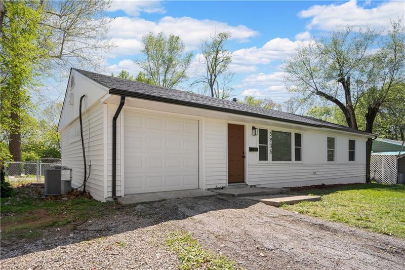 3935 E 47th Ter, Kansas City, MO 64130