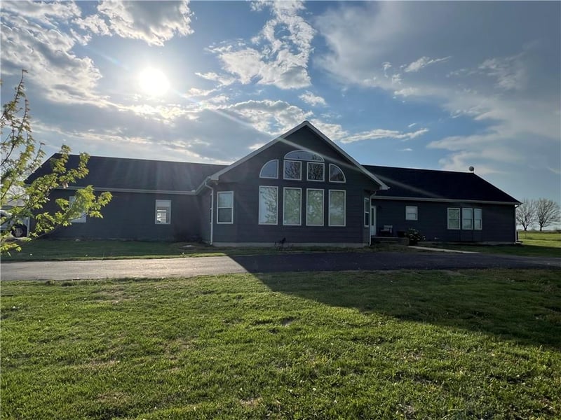1988 Nebraska Rd, Iola, KS 66749